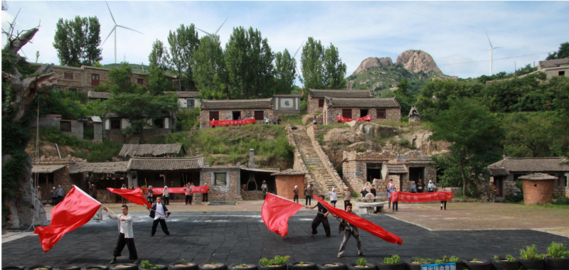觀看地雷戰(zhàn)實景演出
